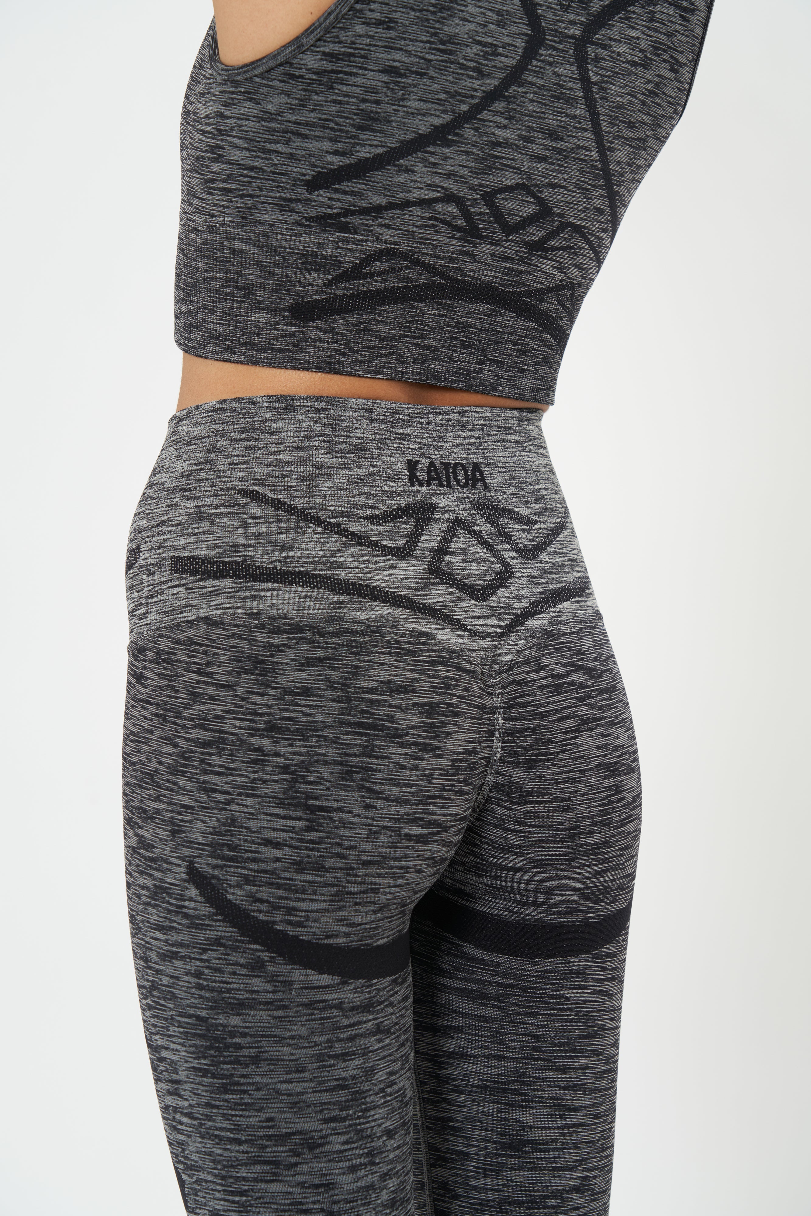 #color_black lava mélange